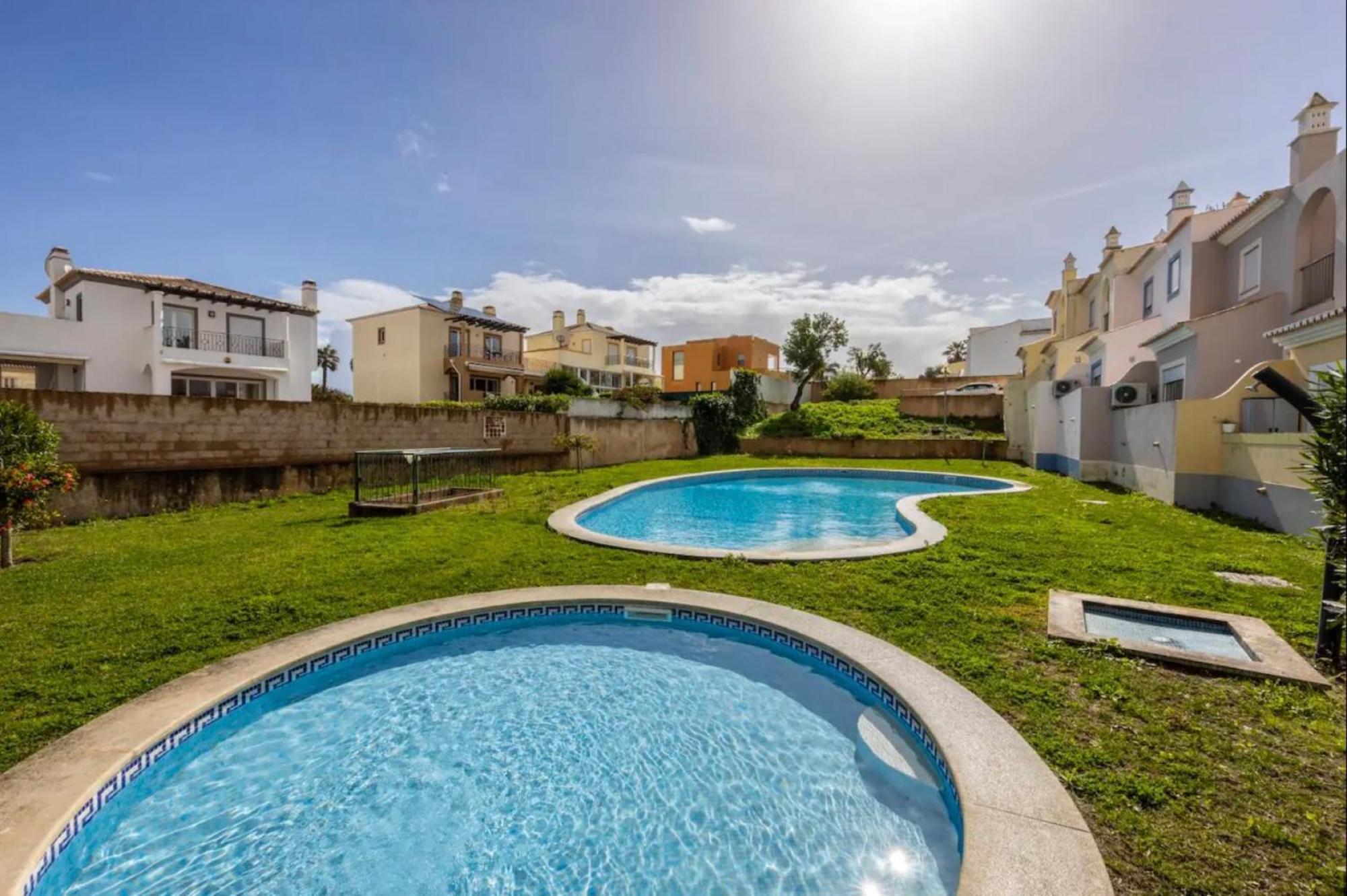 Casa Claudia - Cond Atalaia Villa Lagos Eksteriør billede